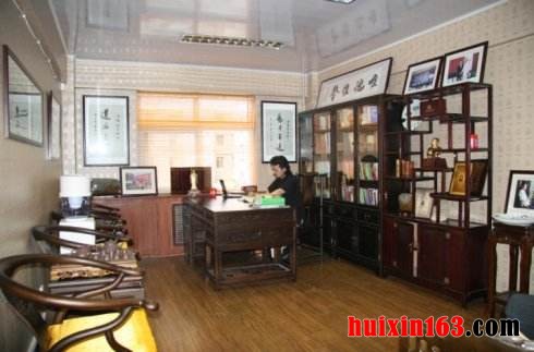 4 办公室座位有靠山