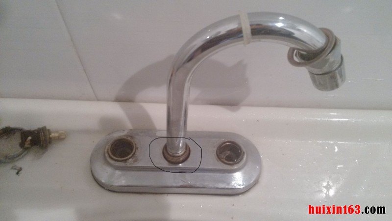4                通水检查水龙头底部漏水